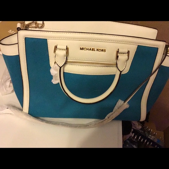LIKE NEW MICHAEL KORS SATCHEL - Picture 2 of 11